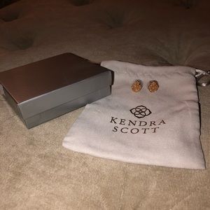 Kendra Scott: Tessa stud earrings